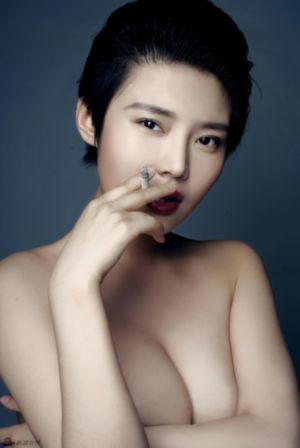 《裸体》_超清手机免费观看完整